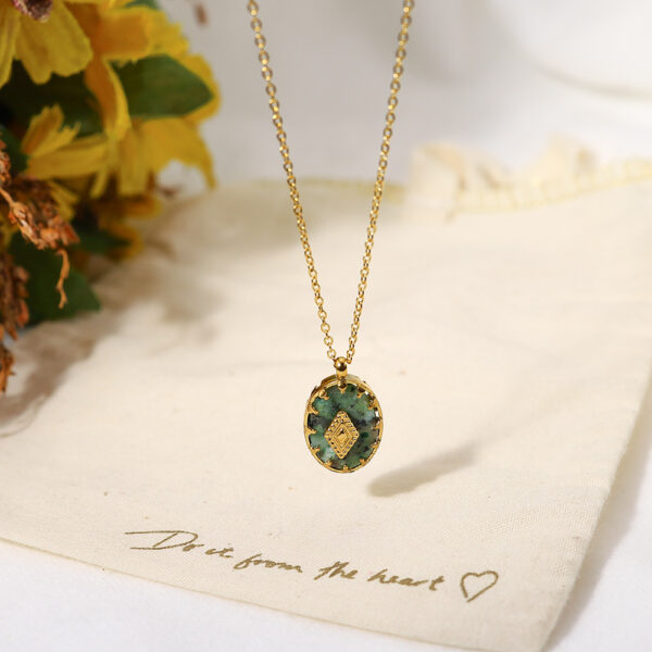European and American square necklace niche high-end retro collarbone chain necklace accessories for women - Image 3