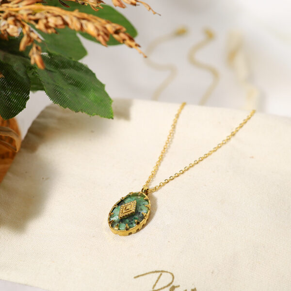 European and American square necklace niche high-end retro collarbone chain necklace accessories for women - Image 4